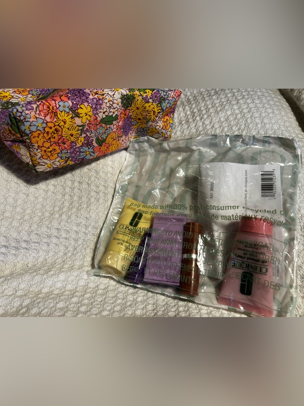 Clinique 6 piece Gift Set - Picture 3 of 6